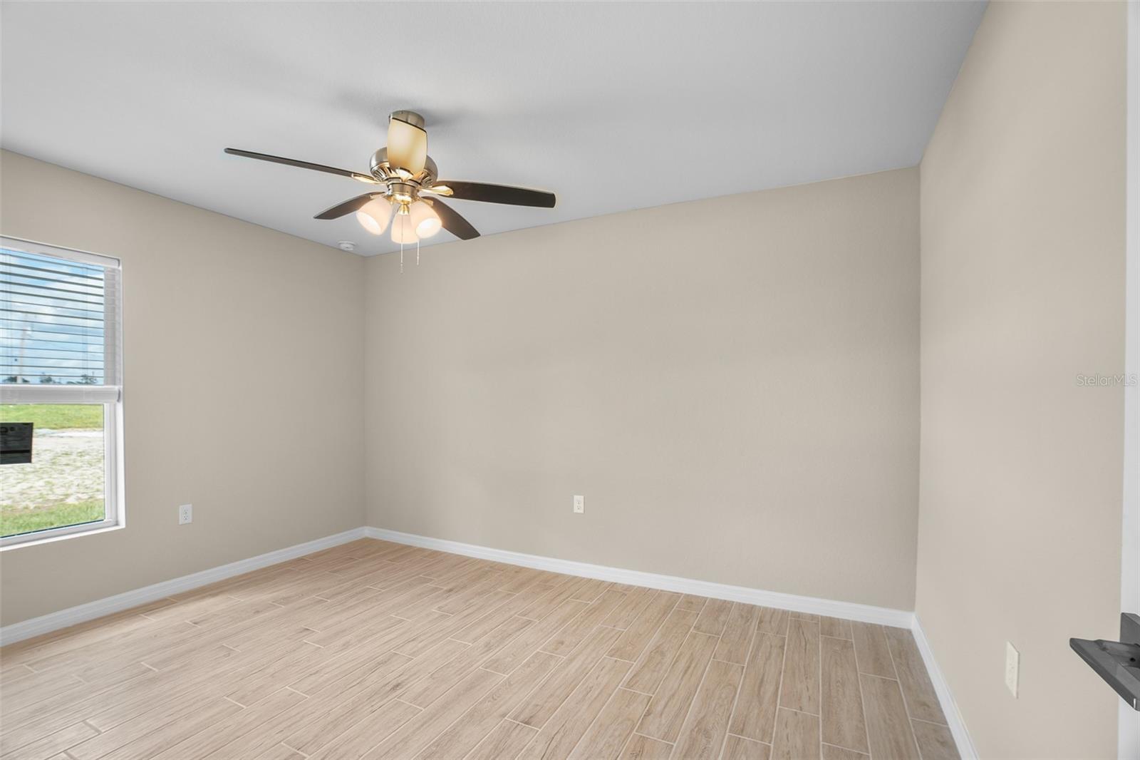 Image 28 of 44 For 3346 21st Place