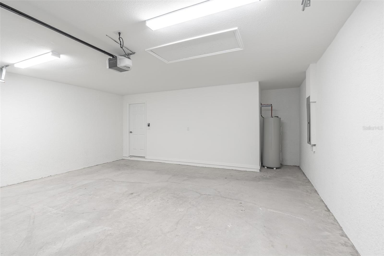 Image 38 of 44 For 3346 21st Place