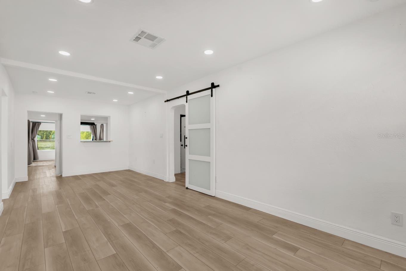 Image 8 of 24 For 1260 Seminola Boulevard