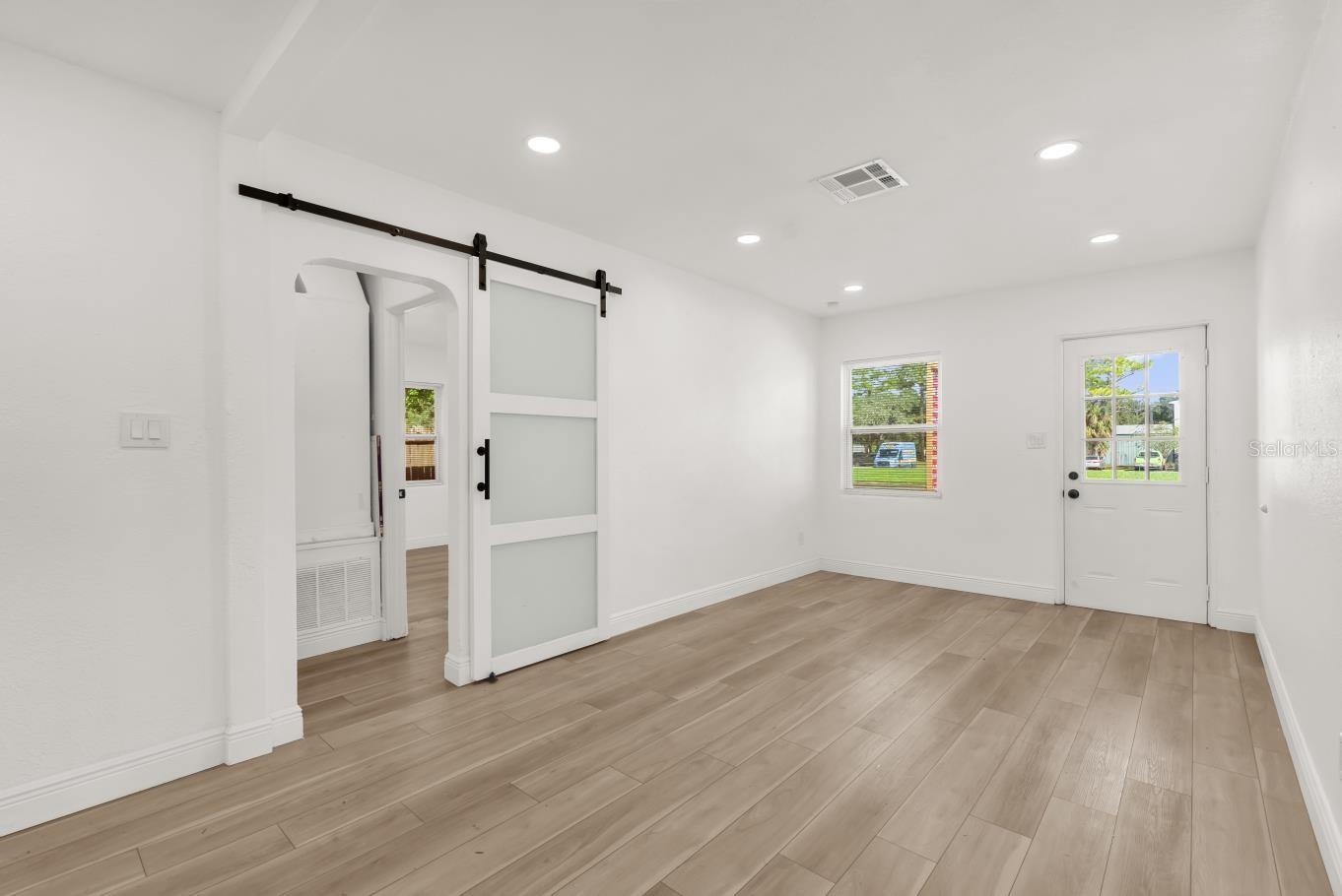 Image 9 of 24 For 1260 Seminola Boulevard