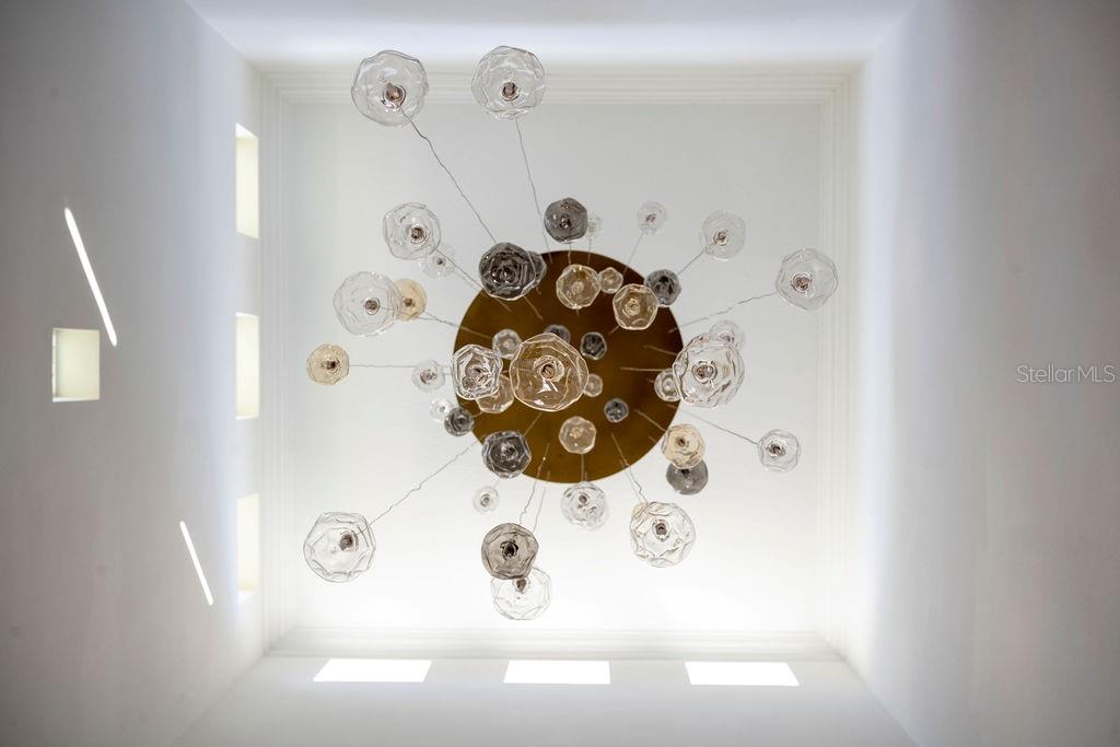 Image 12 of 75 For 9733 Carillon Park Drive