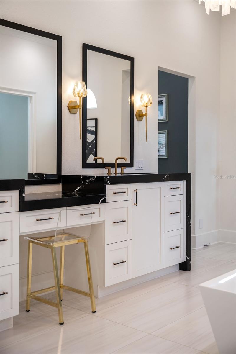 Image 42 of 75 For 9733 Carillon Park Drive