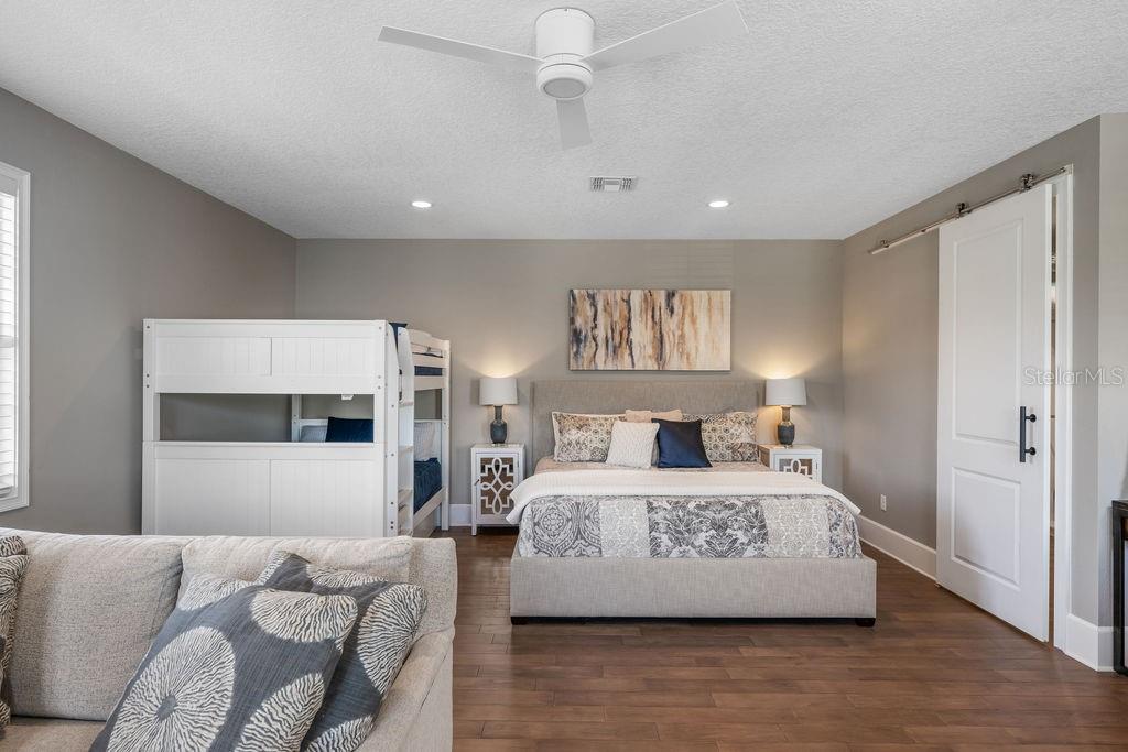 Image 52 of 75 For 9733 Carillon Park Drive