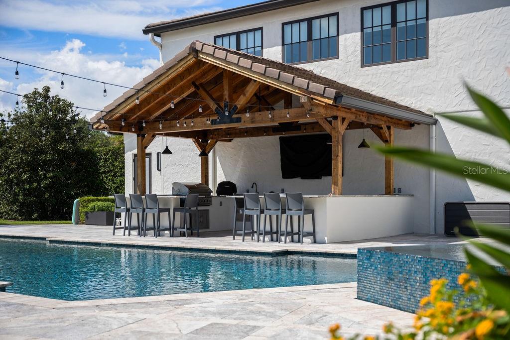 Image 6 of 75 For 9733 Carillon Park Drive