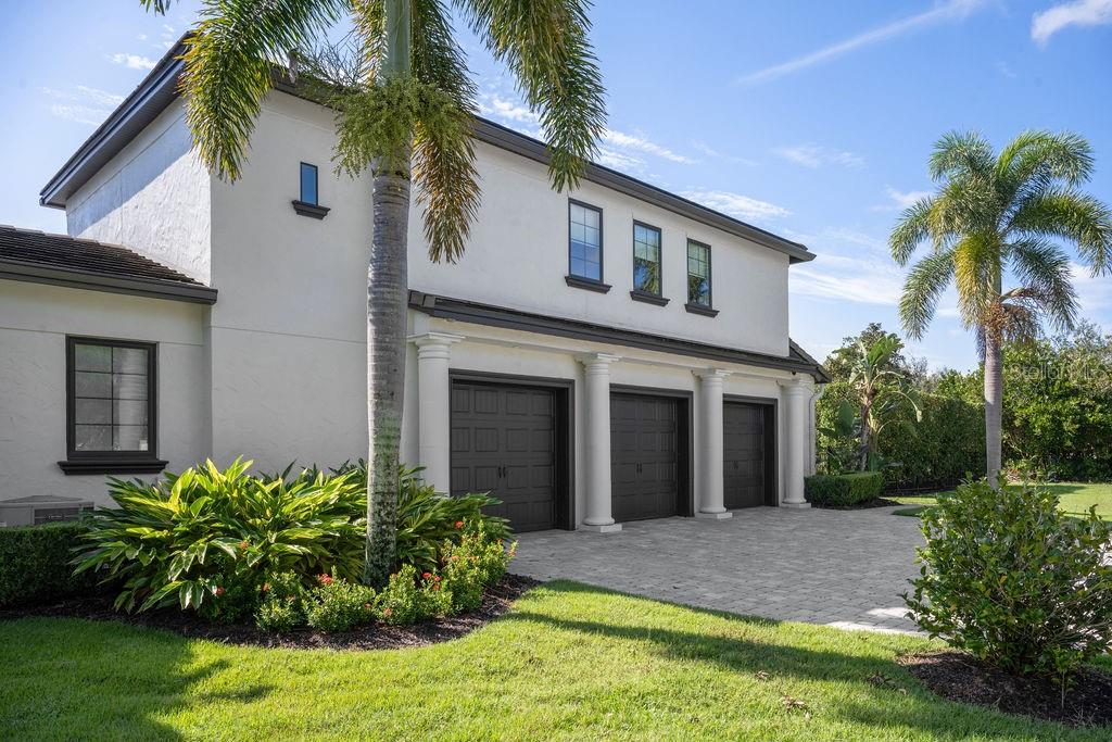 Image 64 of 75 For 9733 Carillon Park Drive