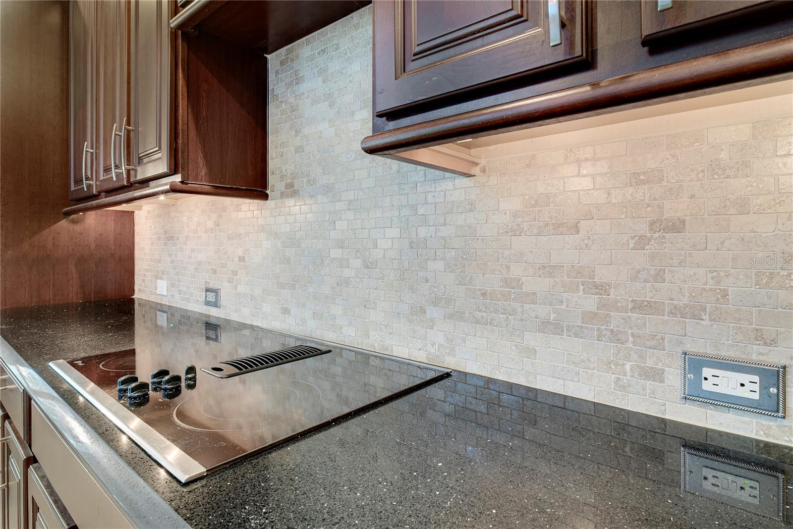 Image 15 of 39 For 501 Oakland Avenue