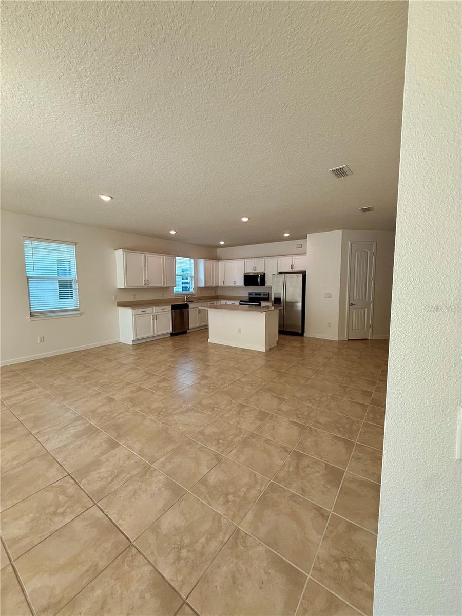 Image 4 of 19 For 5825 Wooden Pine Drive