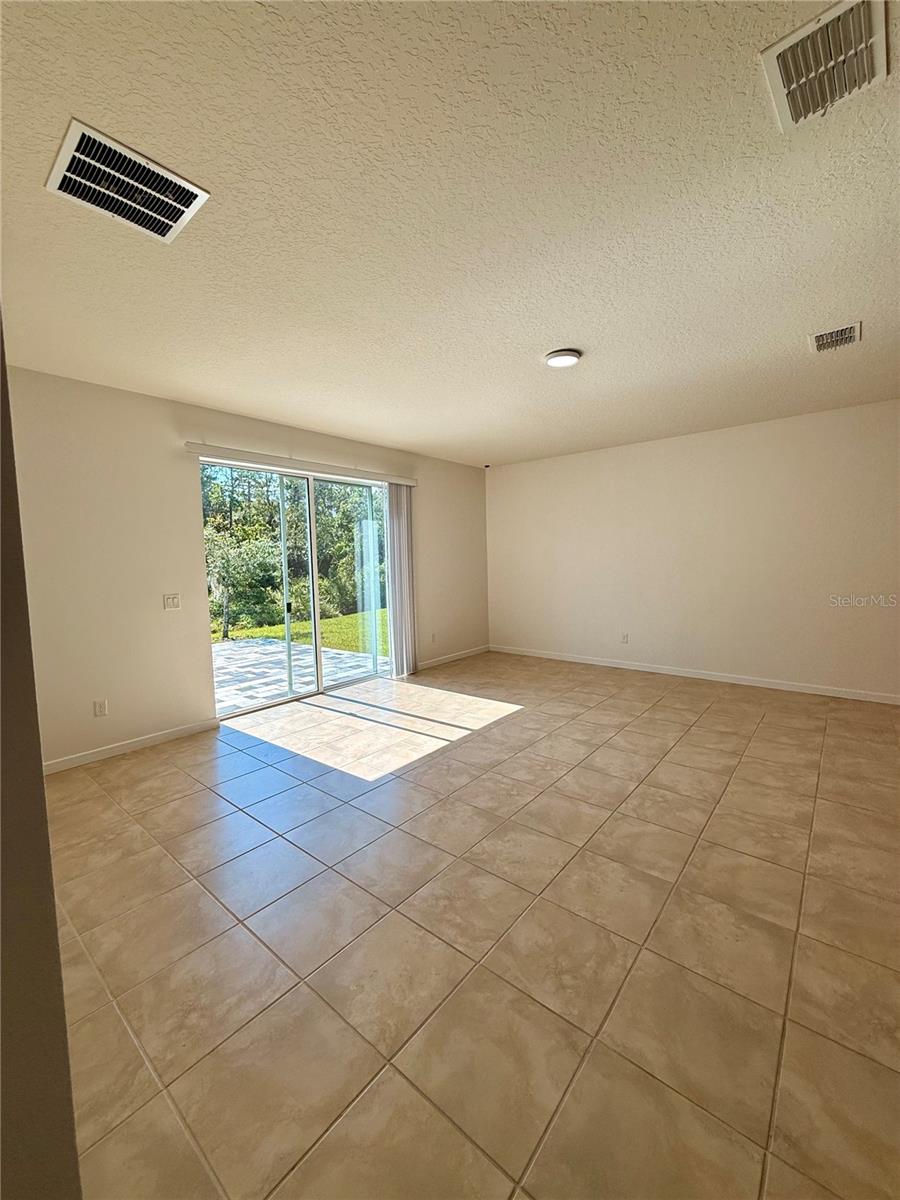 Image 5 of 19 For 5825 Wooden Pine Drive