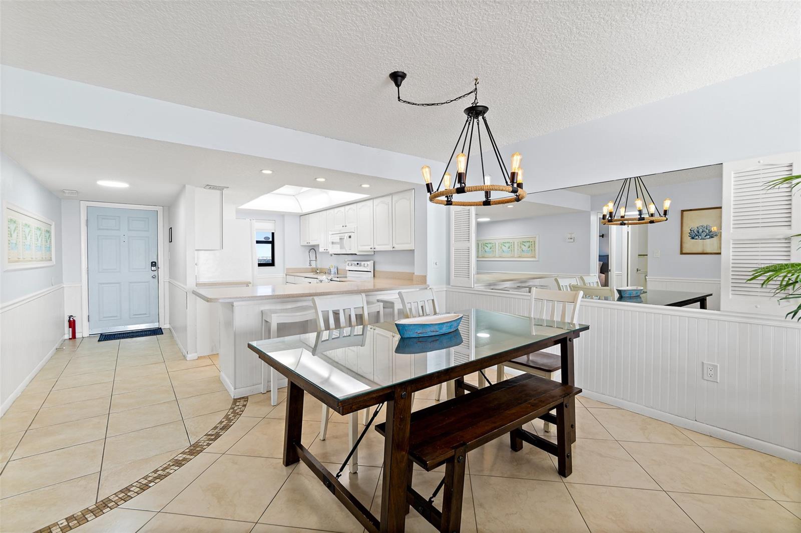 Image 12 of 34 For 7520 Ridgewood Avenue 809