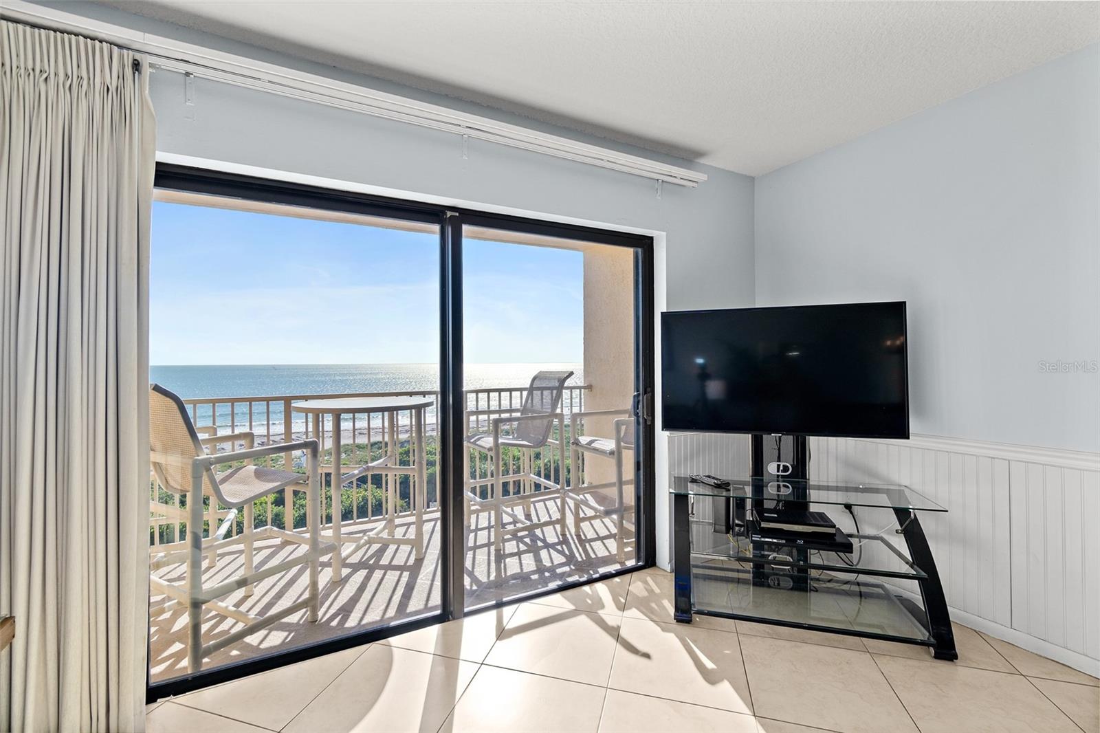 Image 17 of 34 For 7520 Ridgewood Avenue 809