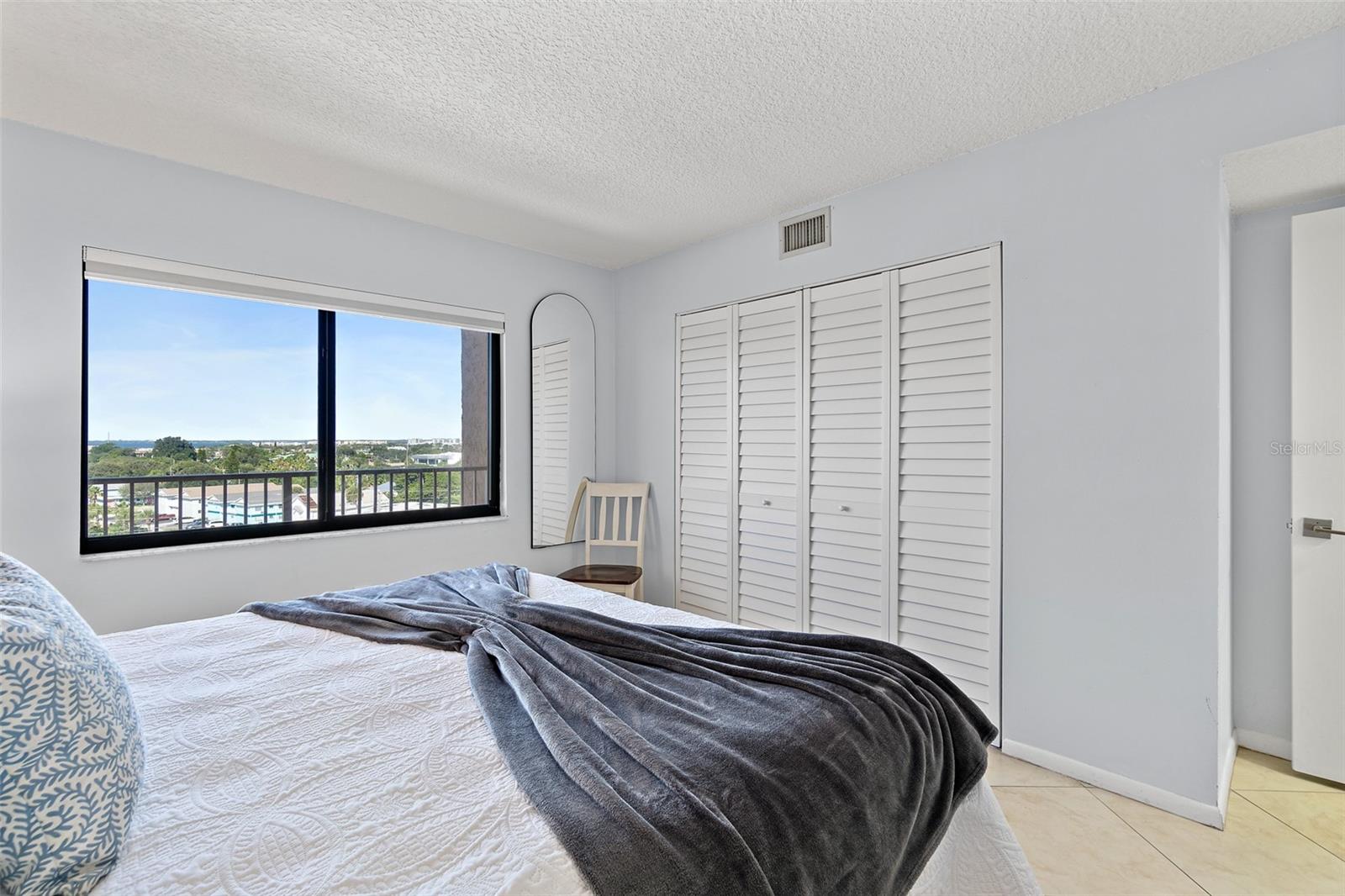 Image 26 of 34 For 7520 Ridgewood Avenue 809