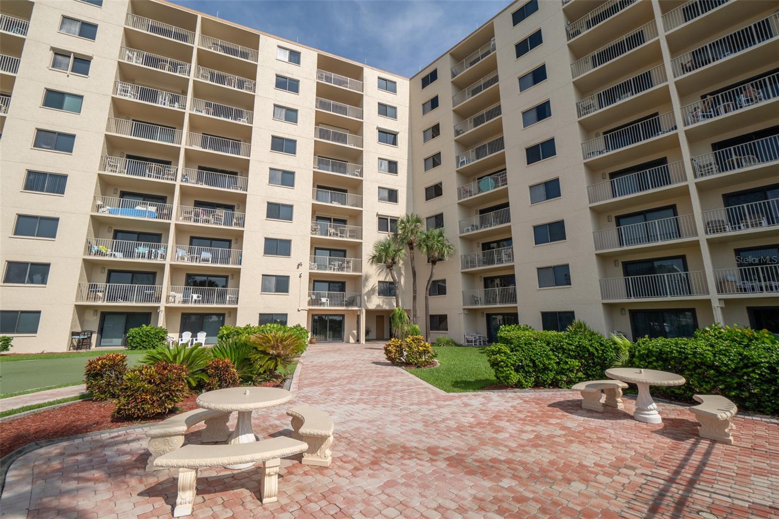 Image 33 of 34 For 7520 Ridgewood Avenue 809