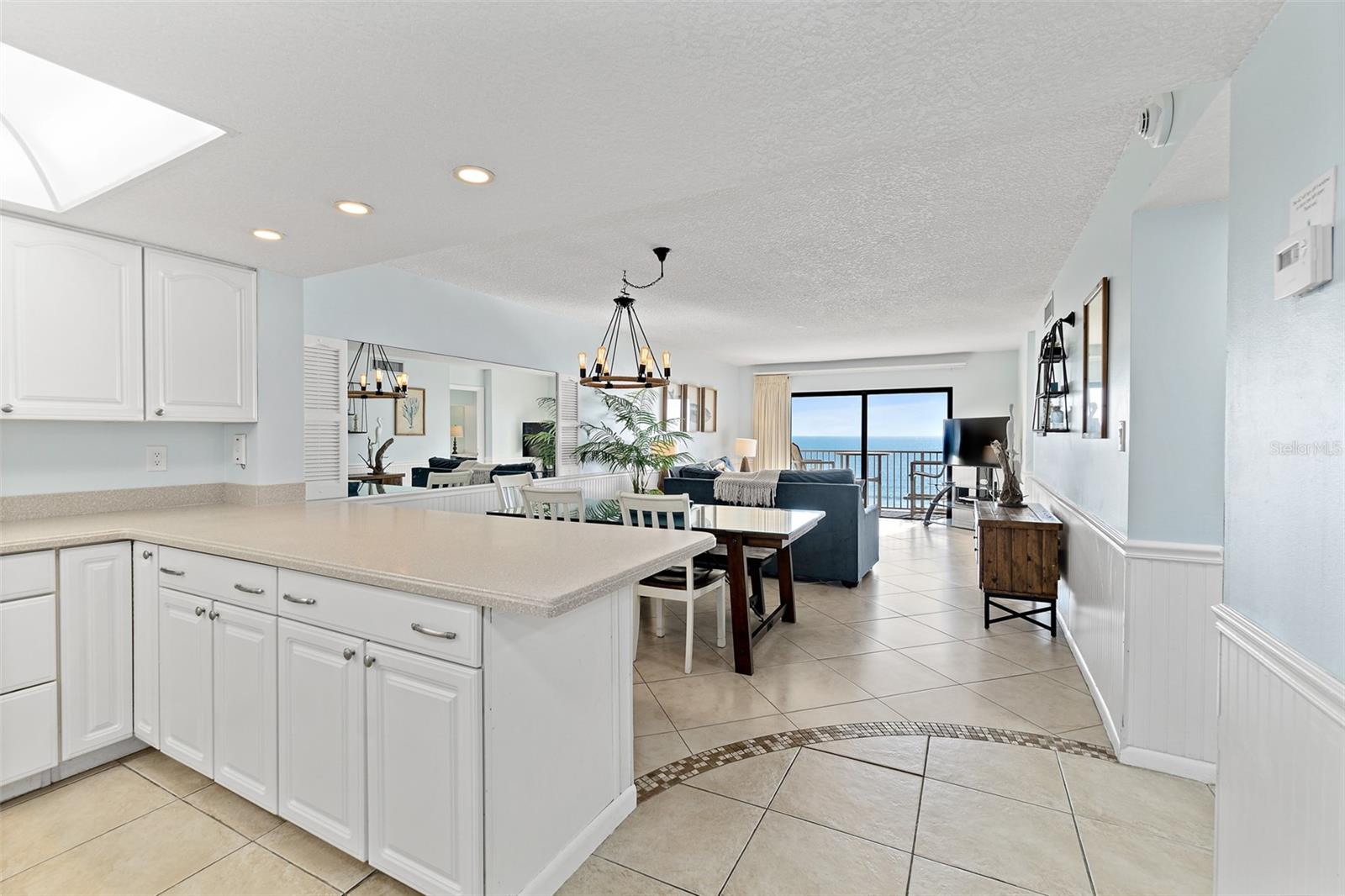 Image 4 of 34 For 7520 Ridgewood Avenue 809