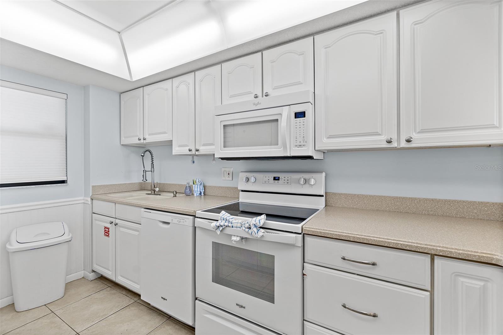 Image 7 of 34 For 7520 Ridgewood Avenue 809