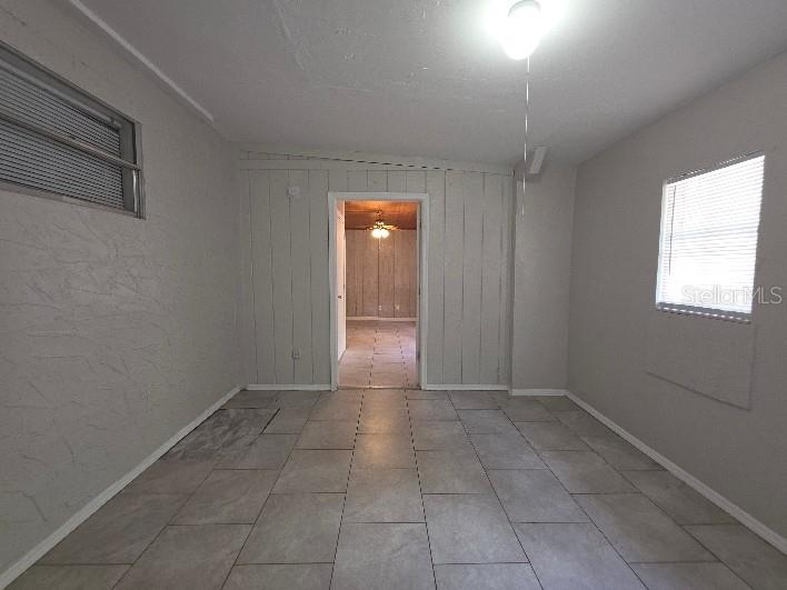 Image 17 of 24 For 843 Grove Ave Grove Avenue