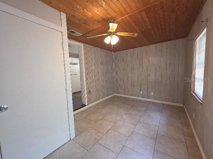 Image 18 of 24 For 843 Grove Ave Grove Avenue