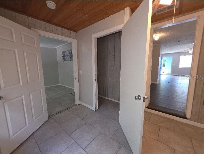 Image 19 of 24 For 843 Grove Ave Grove Avenue