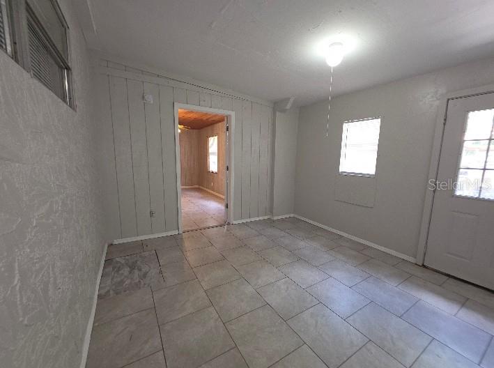 Image 21 of 24 For 843 Grove Ave Grove Avenue