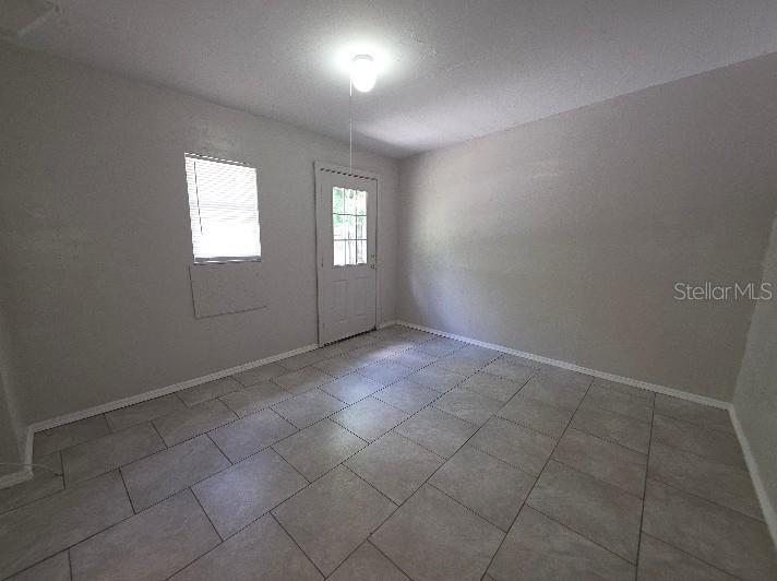 Image 22 of 24 For 843 Grove Ave Grove Avenue