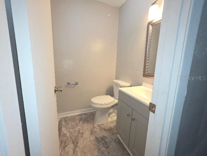 Image 9 of 24 For 843 Grove Ave Grove Avenue