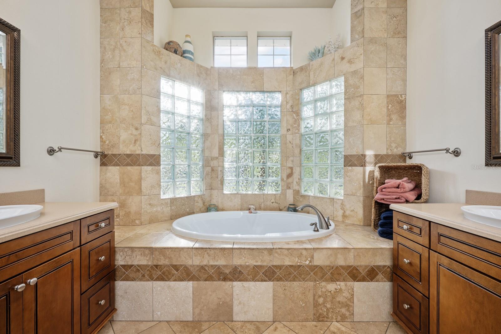 Image 13 of 34 For 1633 Carillon Park Drive