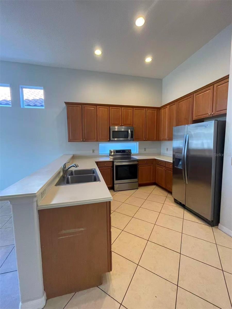 Image 4 of 53 For 8413 Saint Marino Boulevard