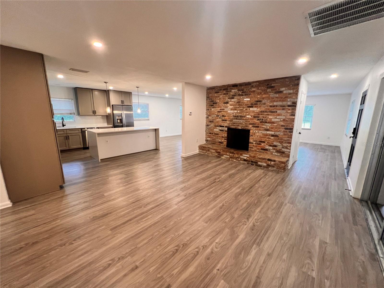 Image 10 of 21 For 2080 Thunderbird Trail