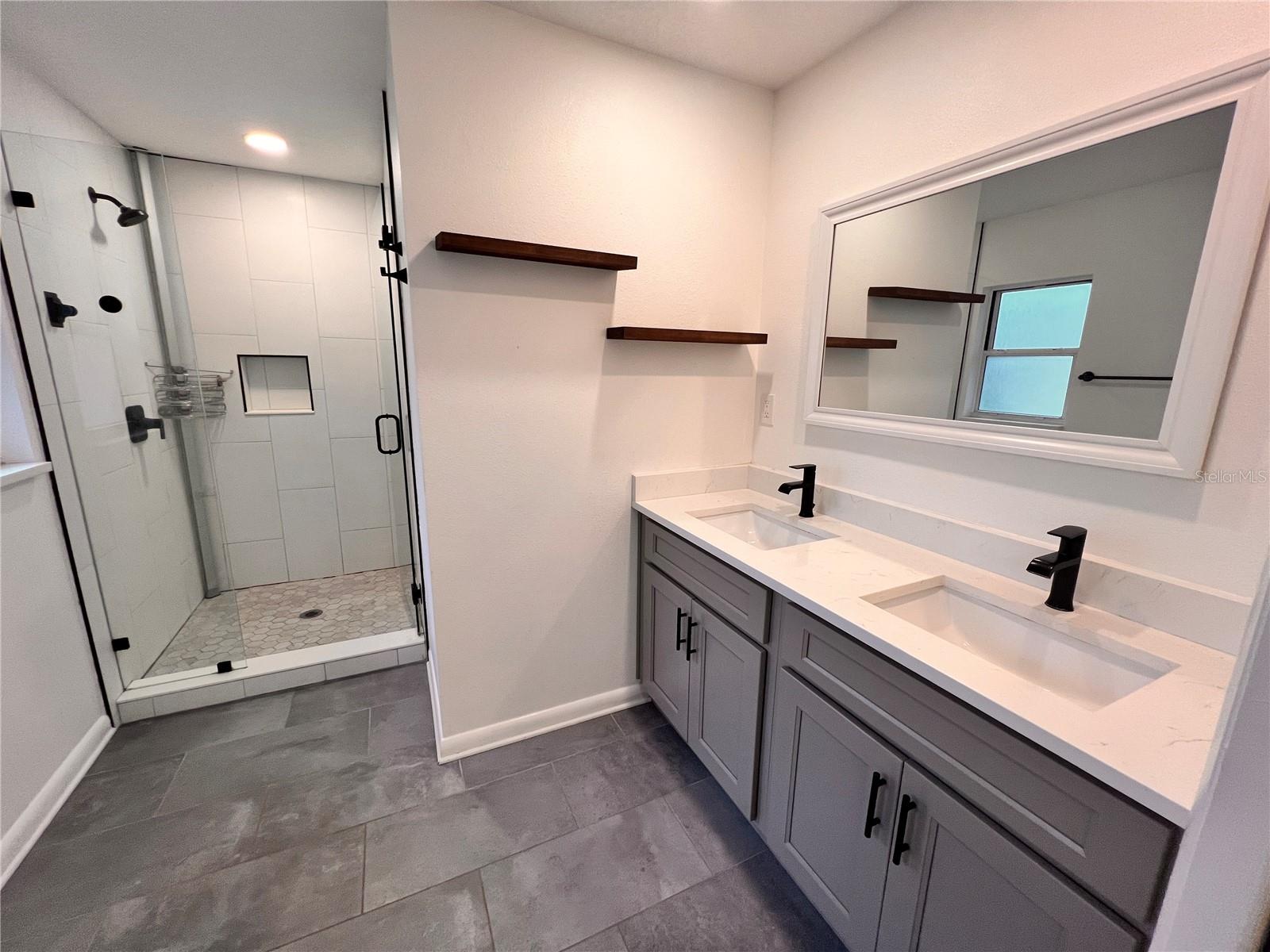 Image 17 of 21 For 2080 Thunderbird Trail