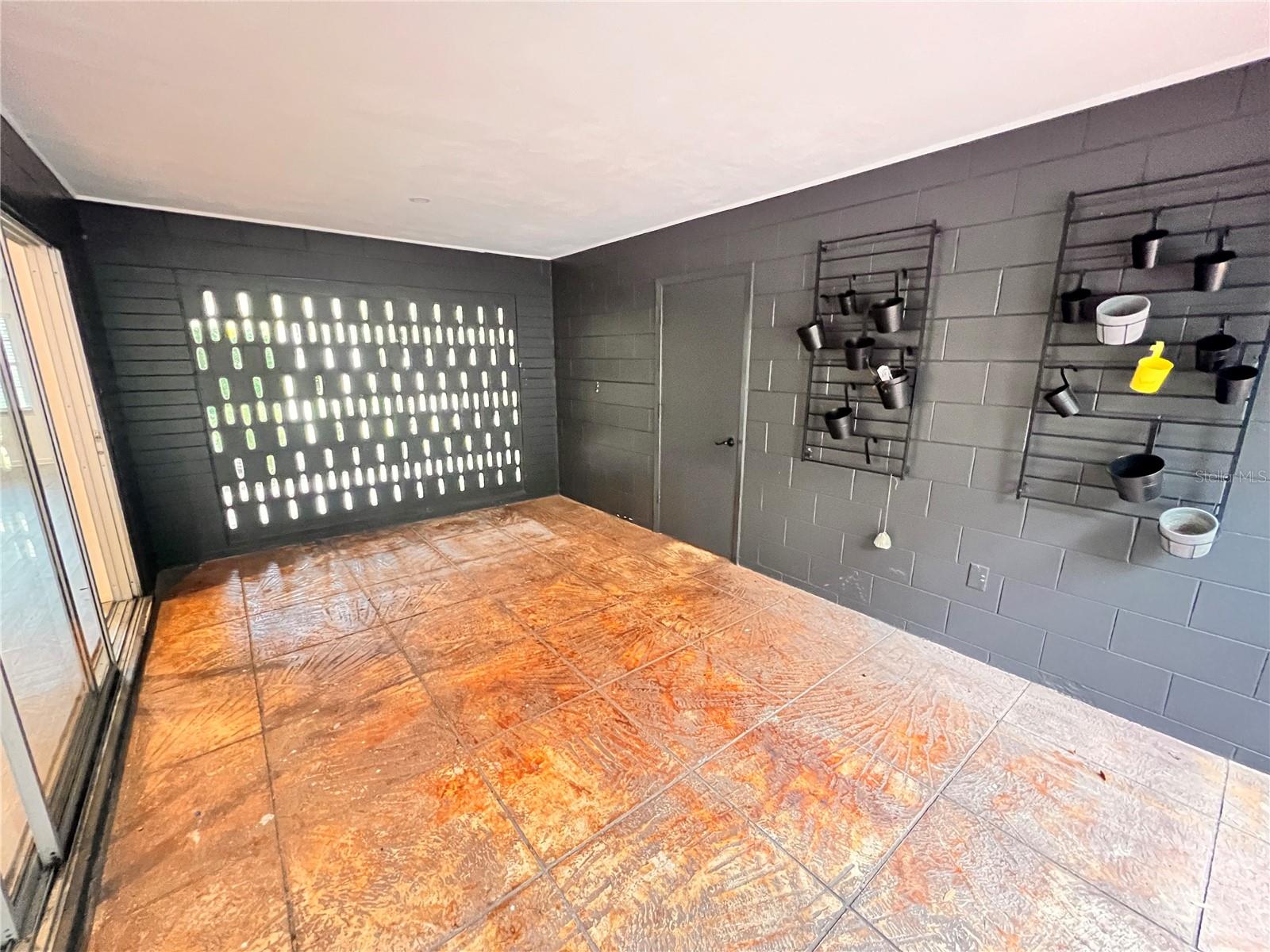 Image 19 of 21 For 2080 Thunderbird Trail