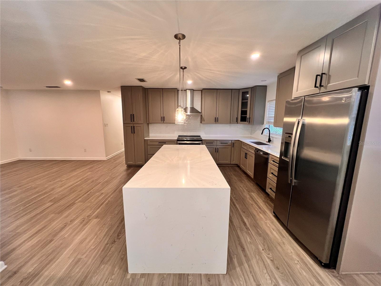 Image 6 of 21 For 2080 Thunderbird Trail