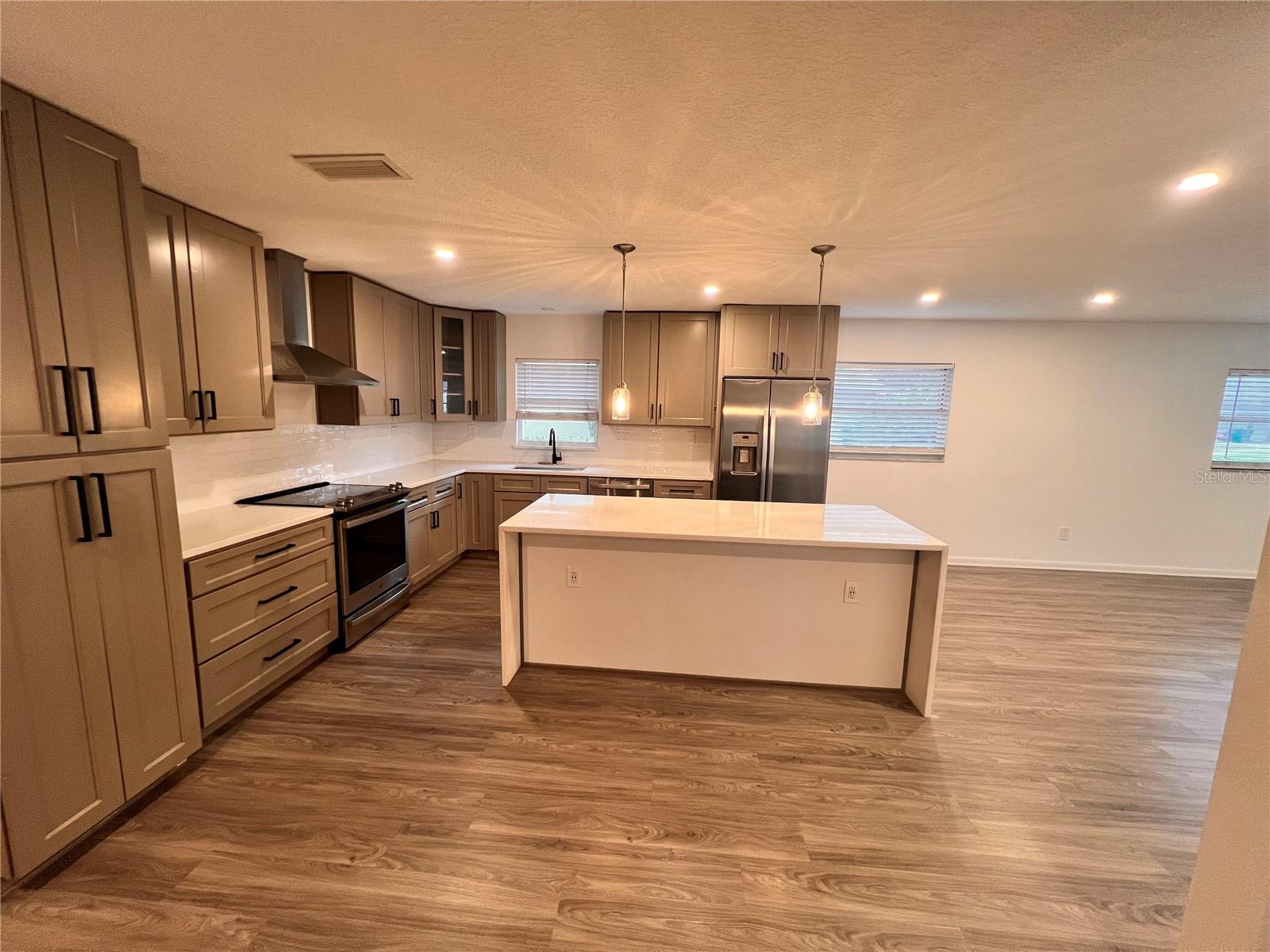 Image 7 of 21 For 2080 Thunderbird Trail