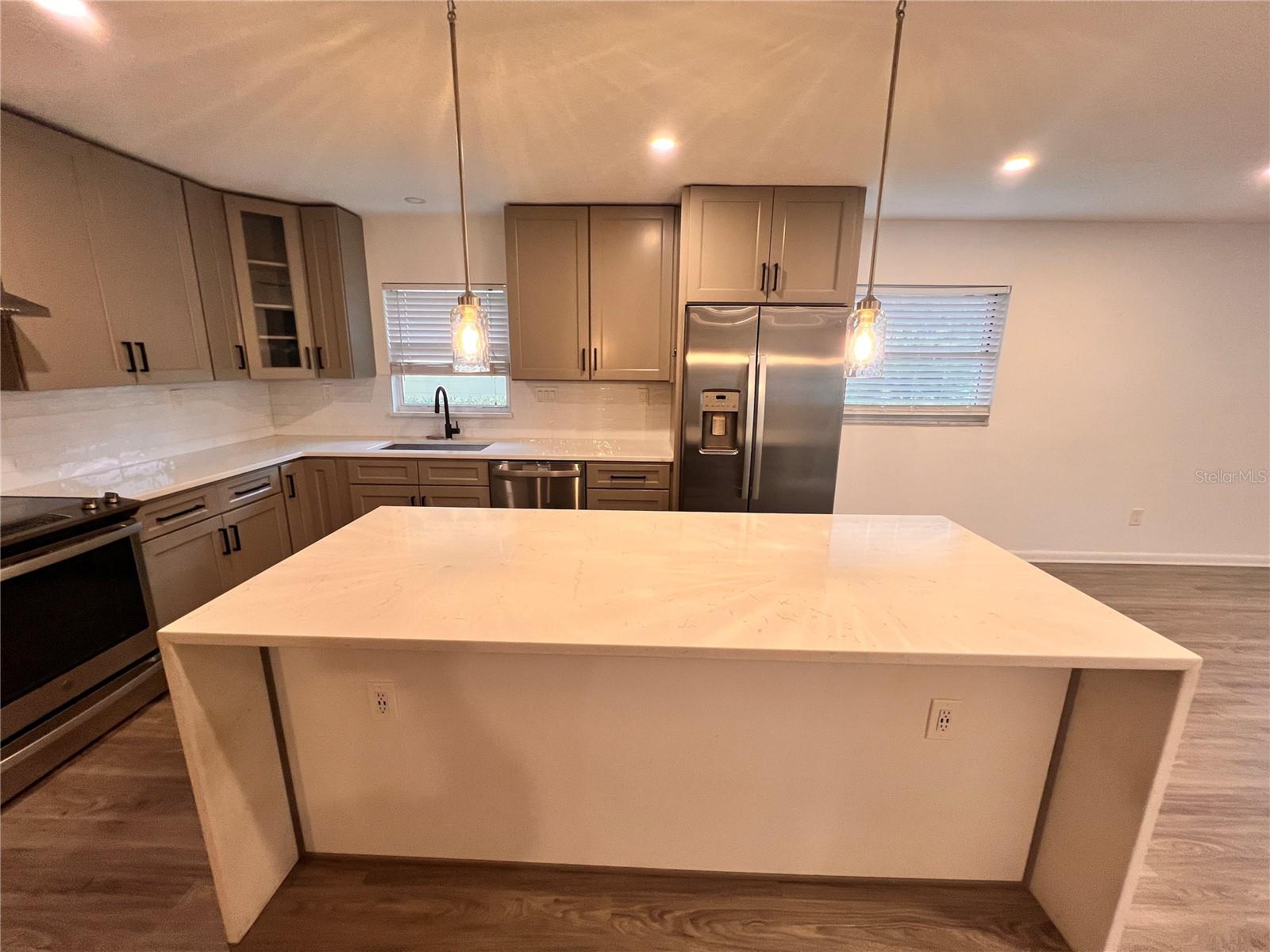 Image 8 of 21 For 2080 Thunderbird Trail