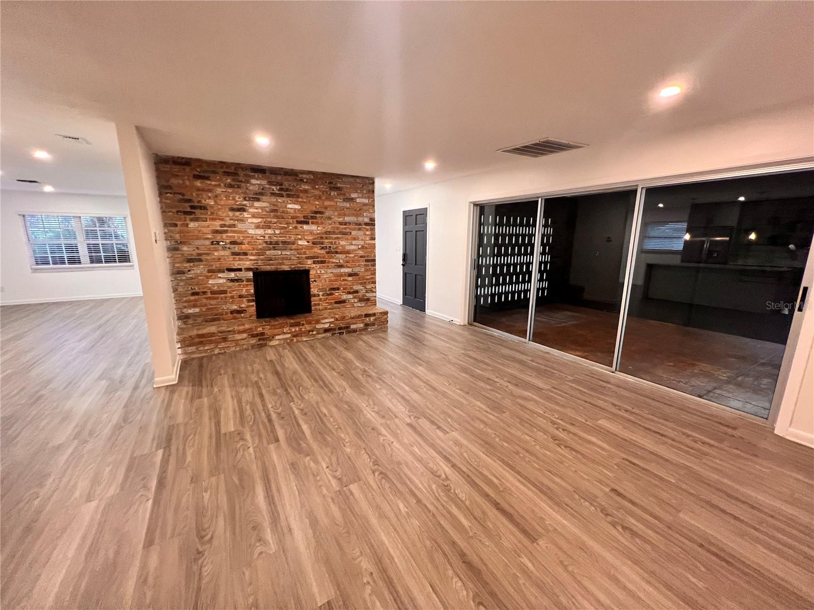 Image 9 of 21 For 2080 Thunderbird Trail