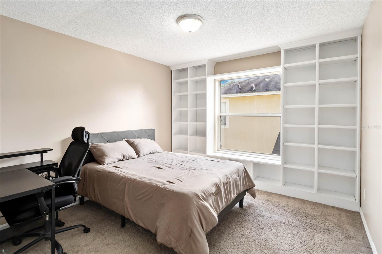 Image 21 of 33 For 381 Lakepark Trail