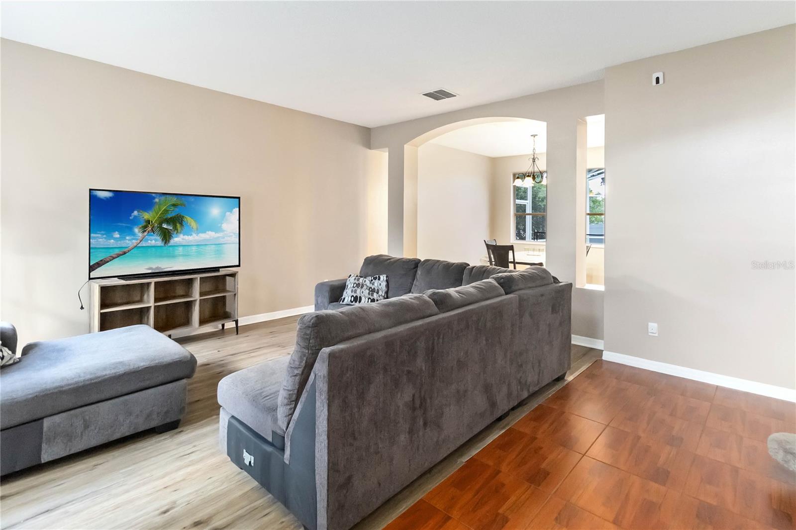 Image 6 of 33 For 381 Lakepark Trail