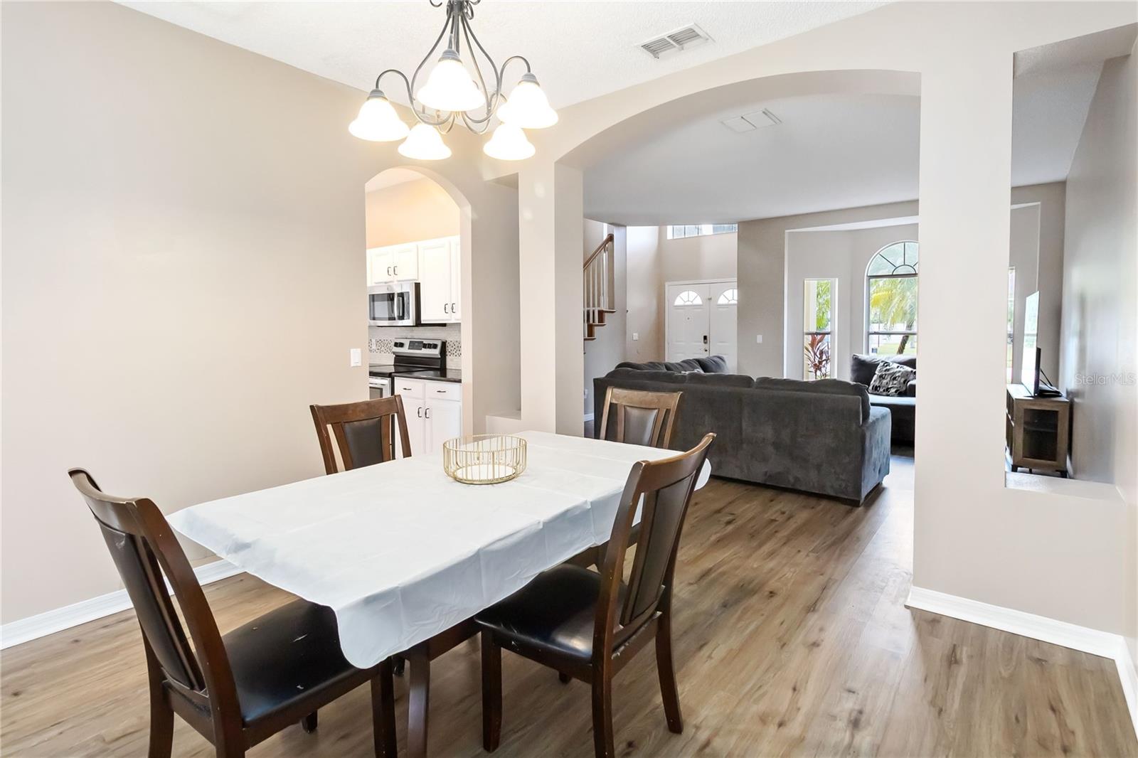 Image 7 of 33 For 381 Lakepark Trail