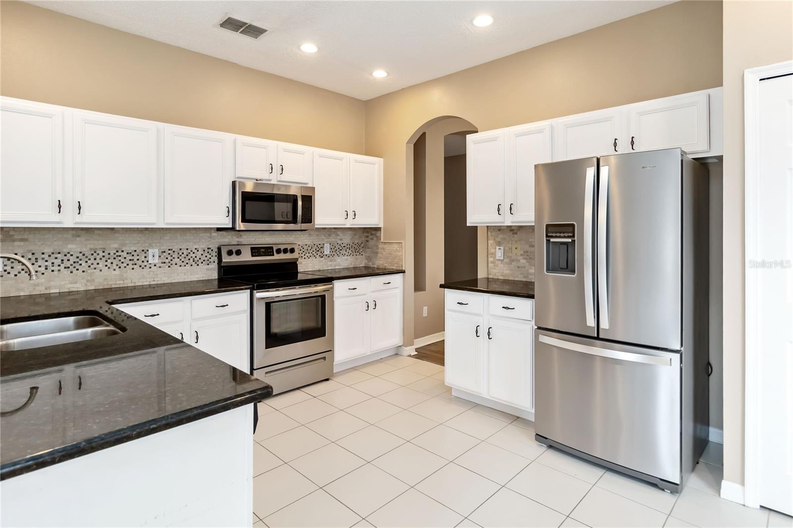 Image 8 of 33 For 381 Lakepark Trail