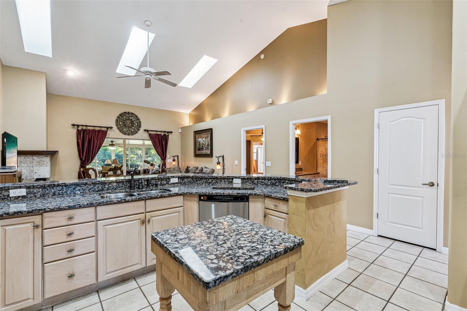 Image 17 of 46 For 1714 Sweetwater West Circle