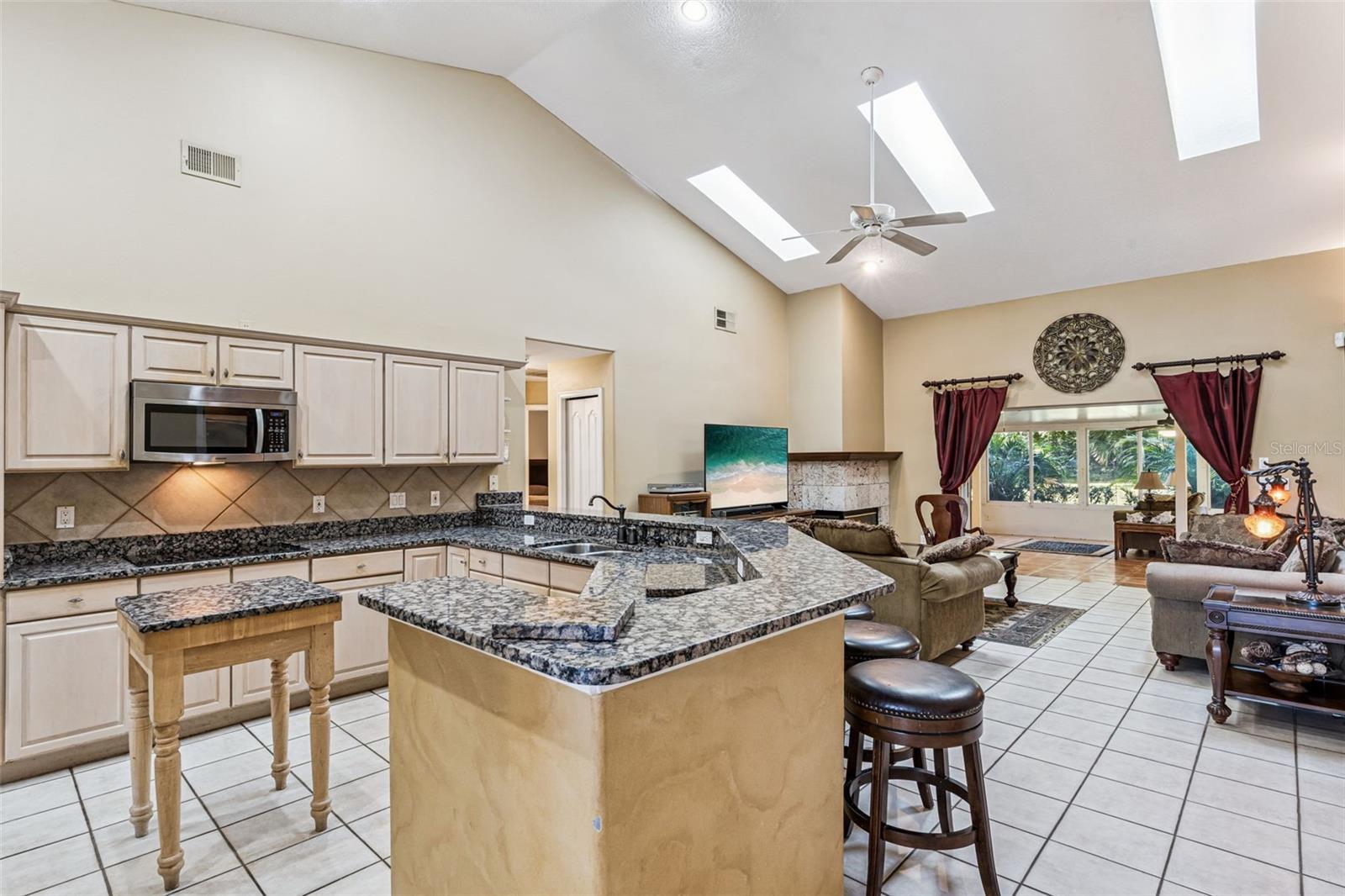 Image 18 of 46 For 1714 Sweetwater West Circle