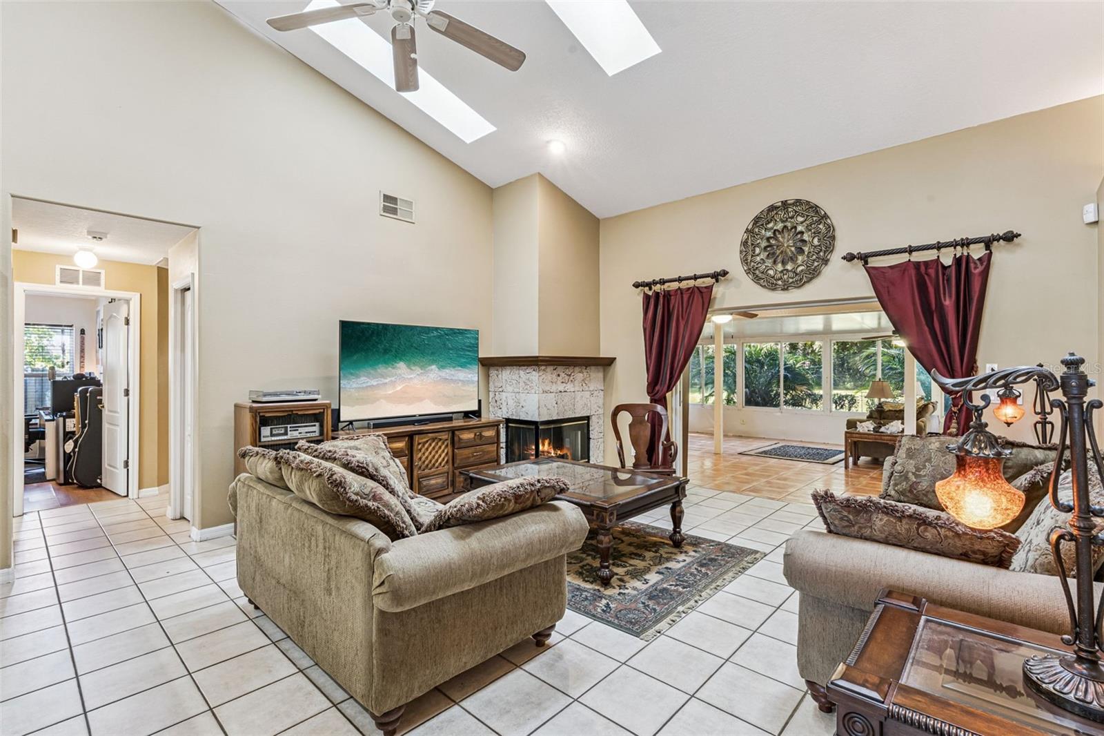 Image 20 of 46 For 1714 Sweetwater West Circle