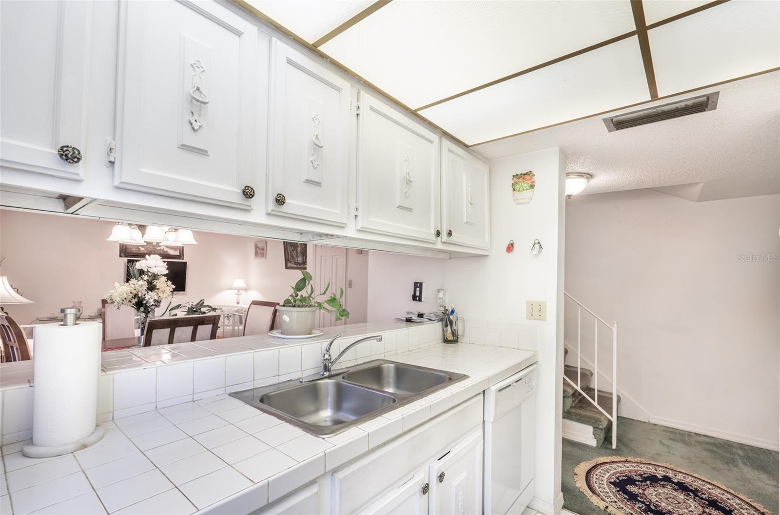 Image 11 of 29 For 1409 Oak Place F