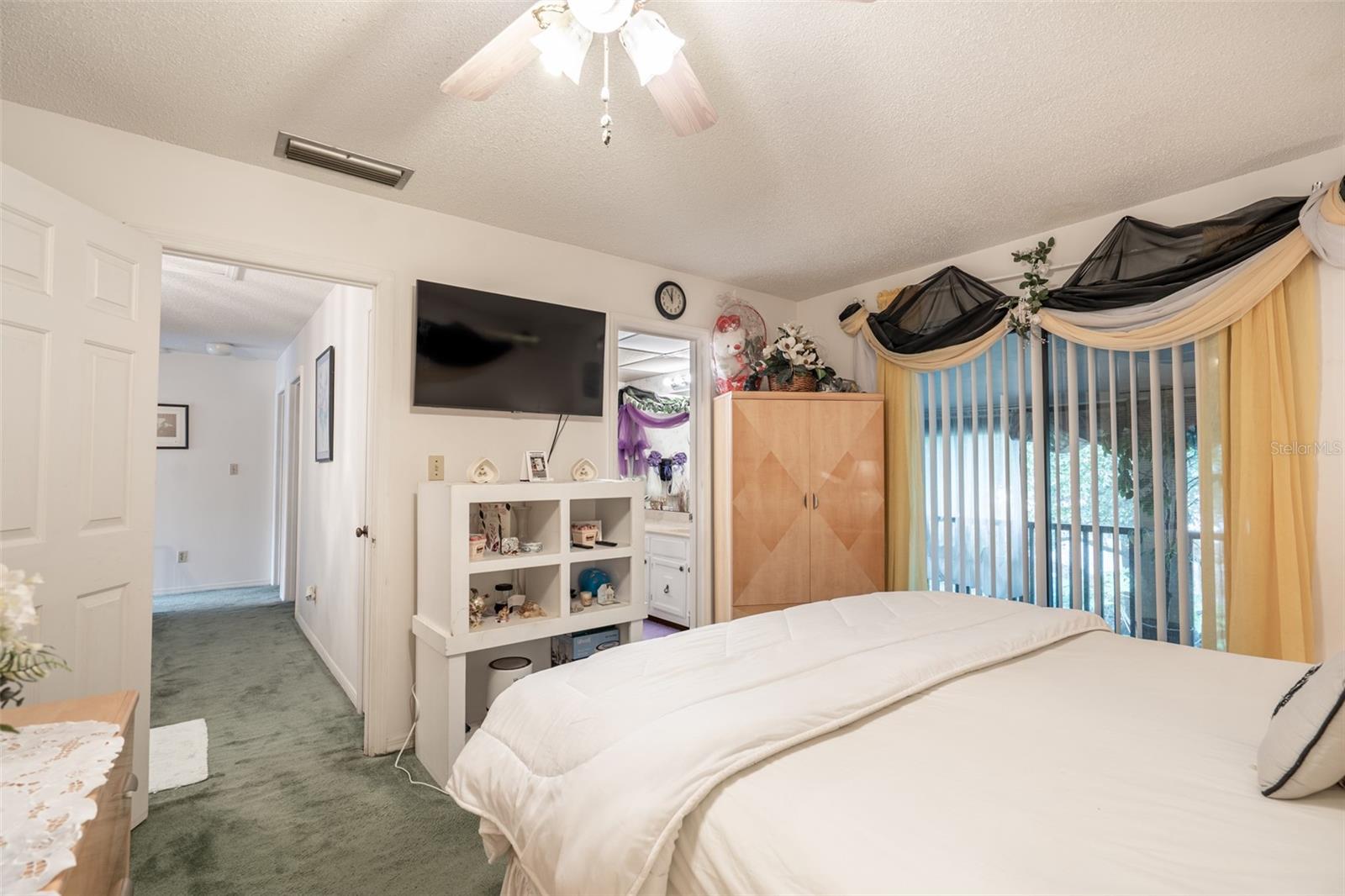 Image 15 of 29 For 1409 Oak Place F