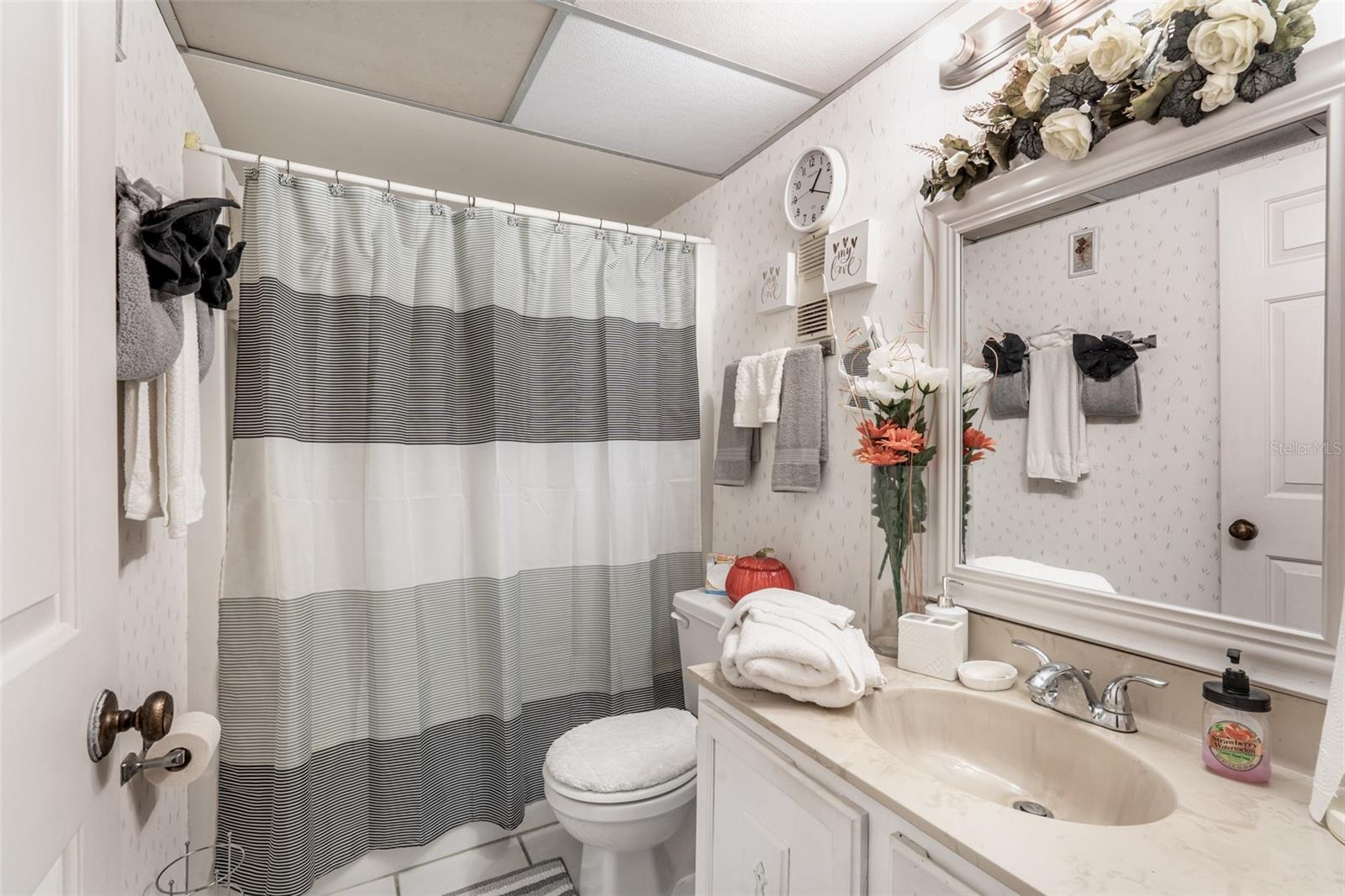 Image 18 of 29 For 1409 Oak Place F