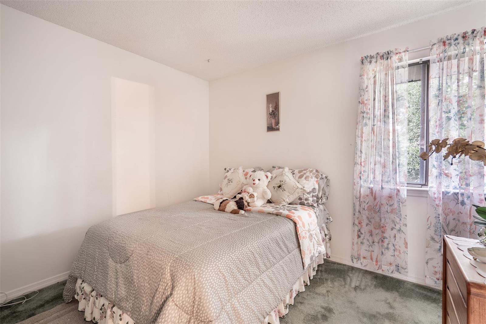 Image 19 of 29 For 1409 Oak Place F