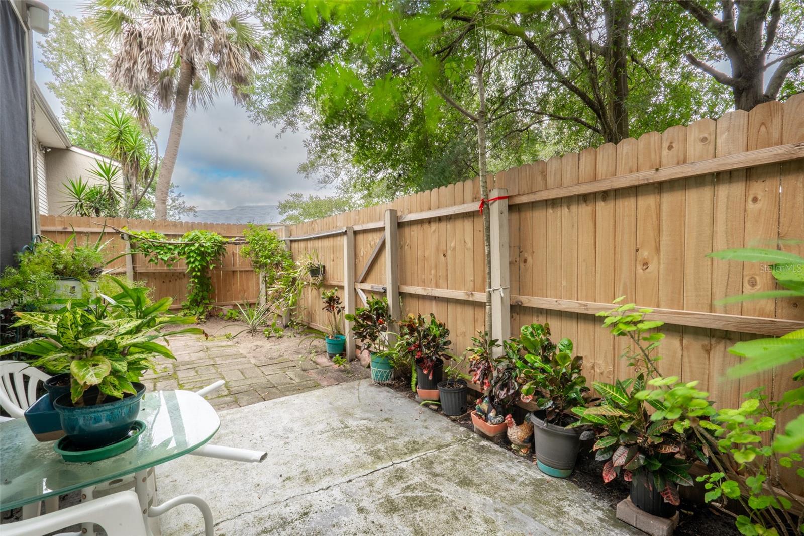 Image 25 of 29 For 1409 Oak Place F