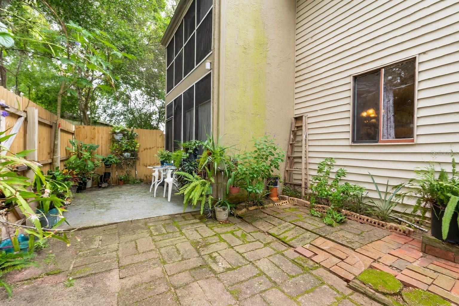 Image 26 of 29 For 1409 Oak Place F