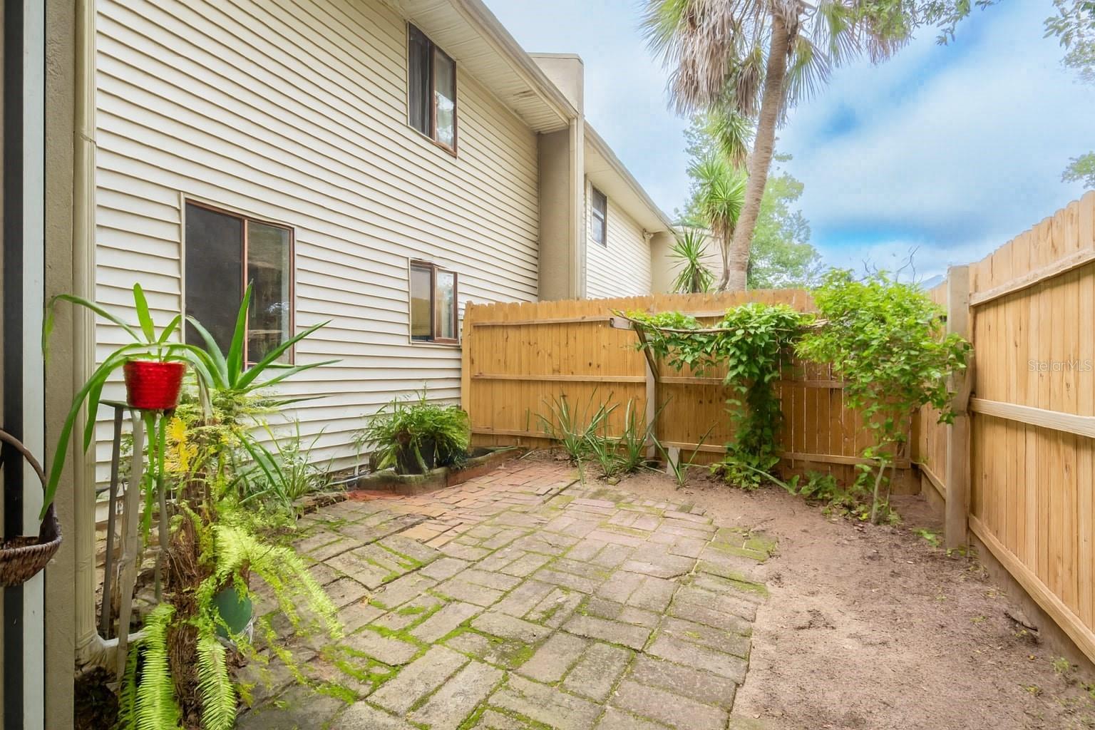 Image 27 of 29 For 1409 Oak Place F