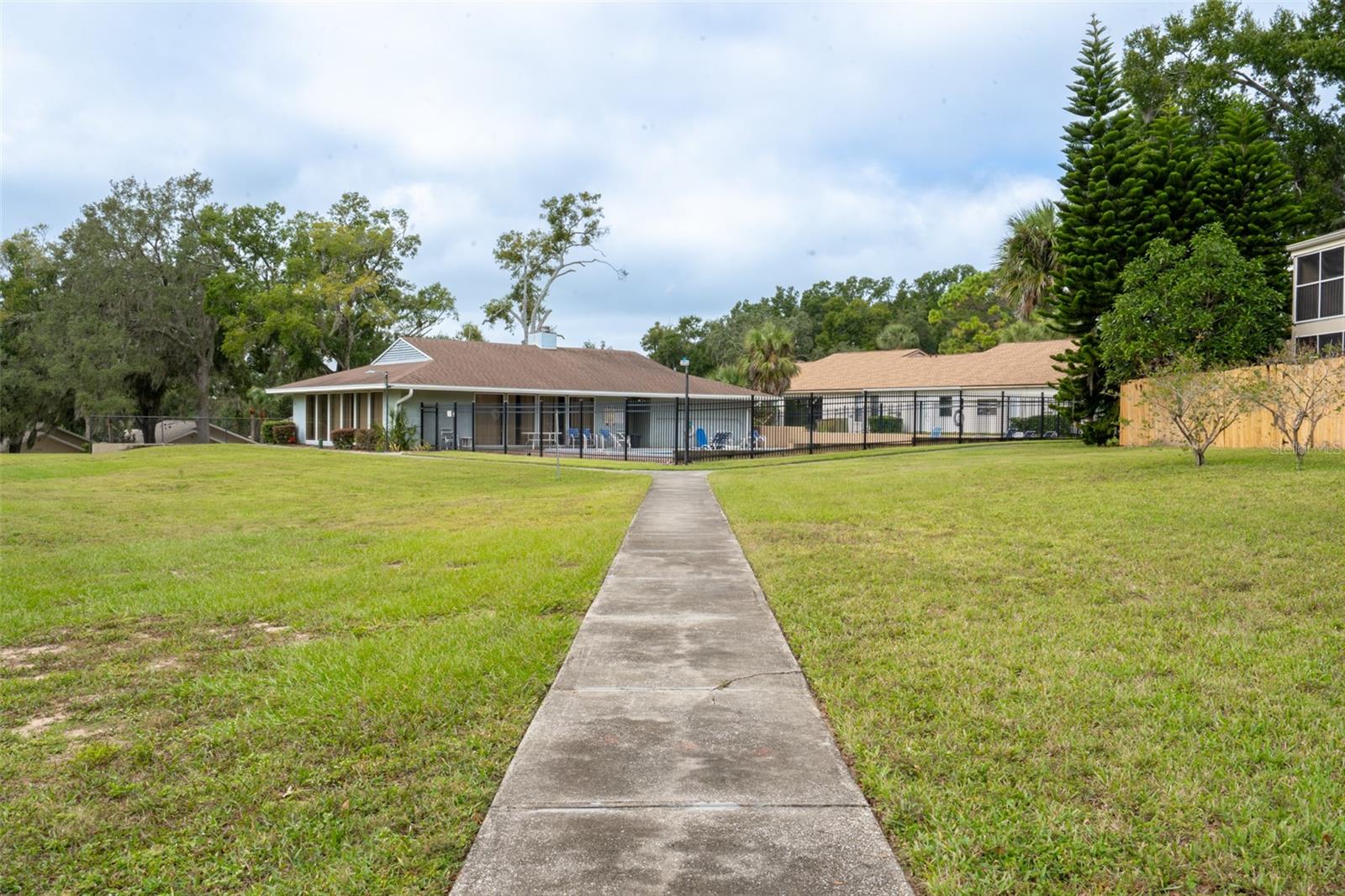 Image 28 of 29 For 1409 Oak Place F