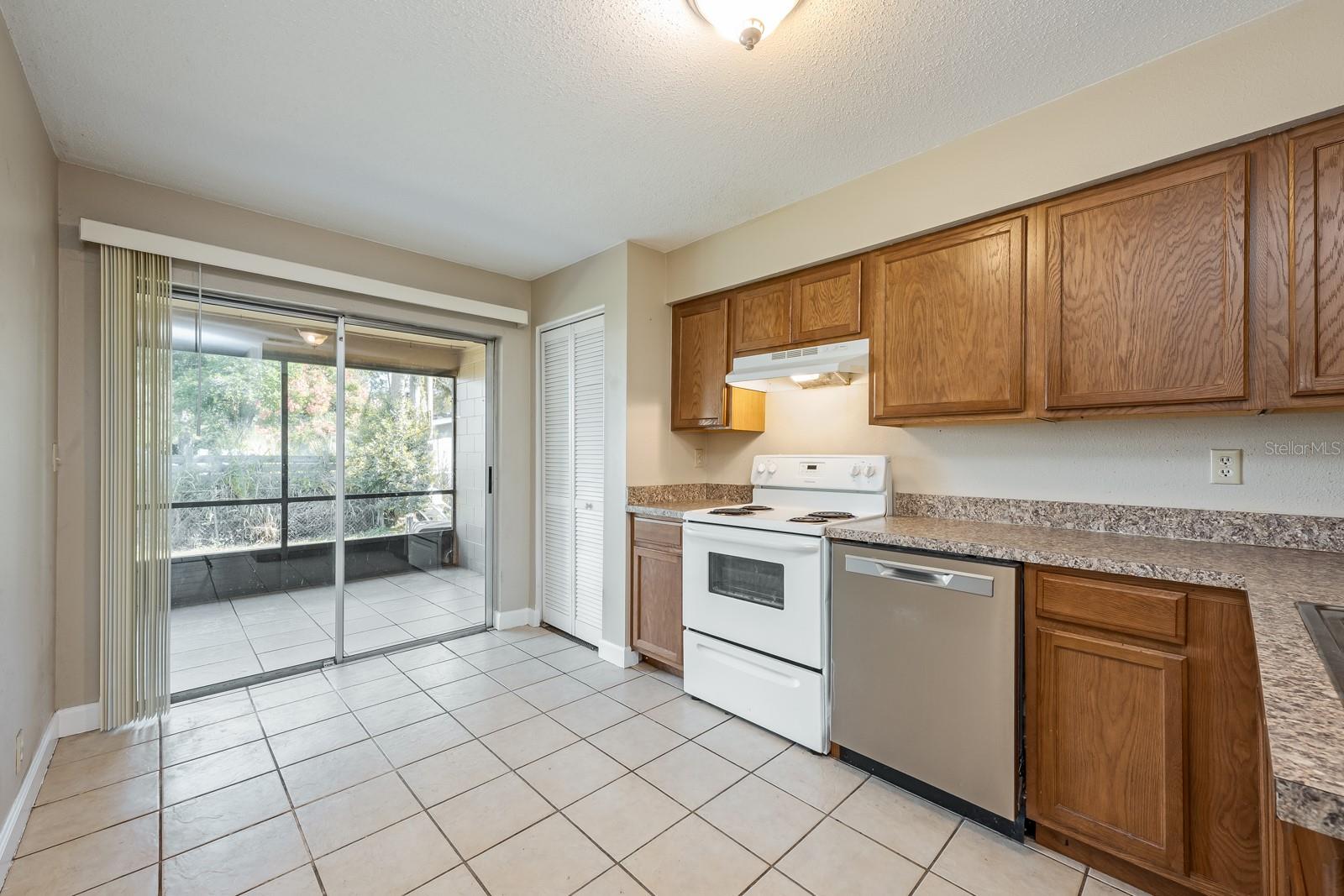 Image 18 of 35 For 5649-5651 Struthers Court