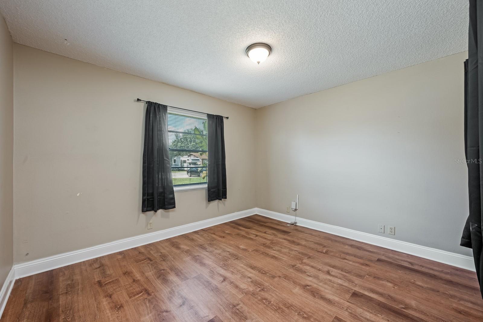 Image 21 of 35 For 5649-5651 Struthers Court